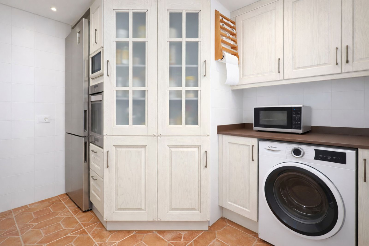 3 Bed Apartment for sale in Estepona Costa Del Sol, Málaga, Spain