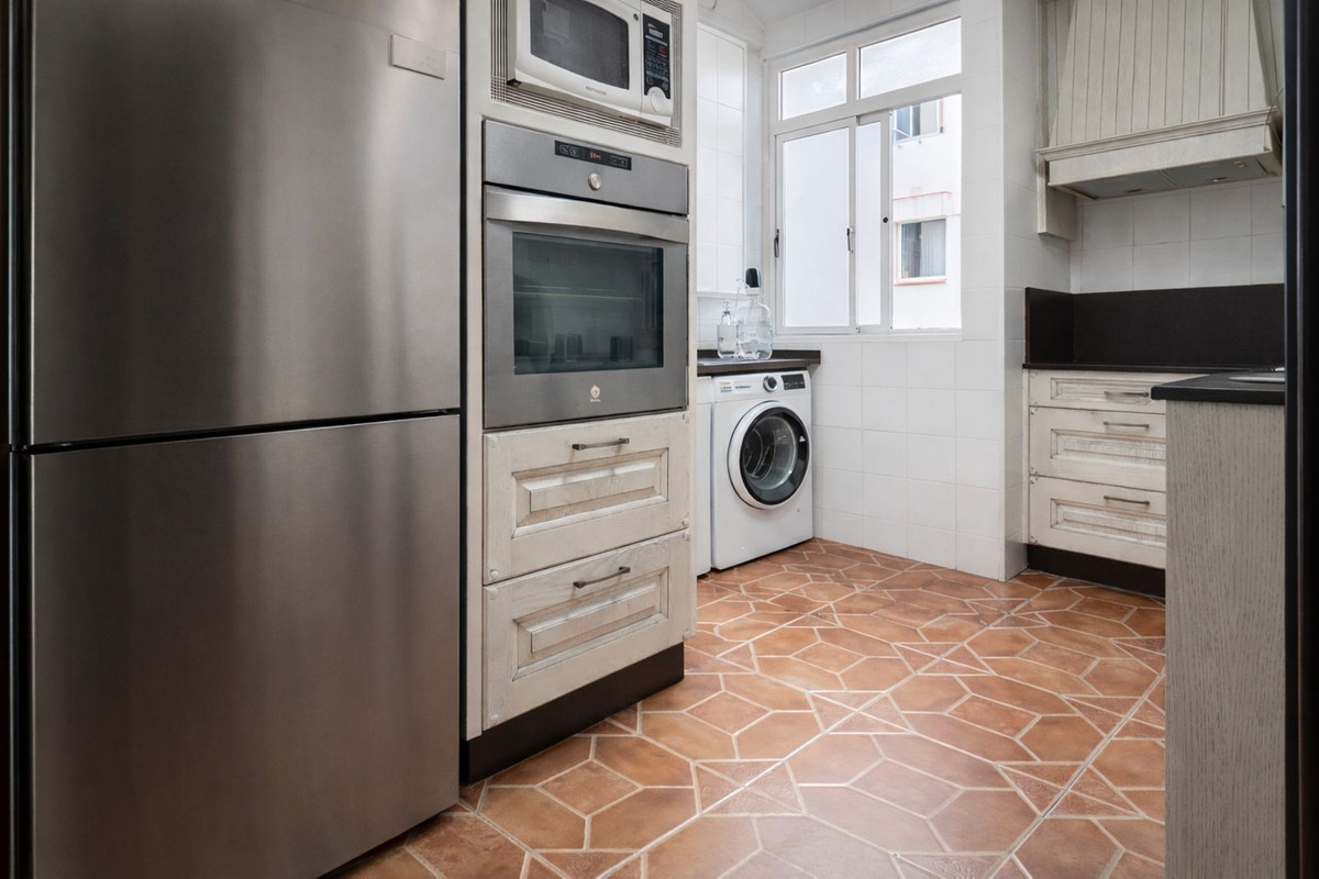 3 Bed Apartment for sale in Estepona Costa Del Sol, Málaga, Spain