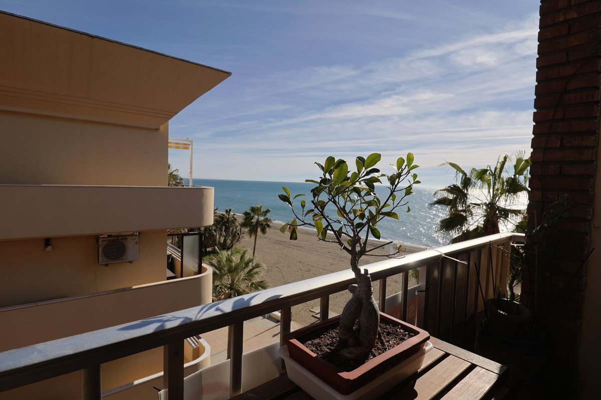 3 Bed Apartment for sale in Estepona Costa Del Sol, Málaga, Spain