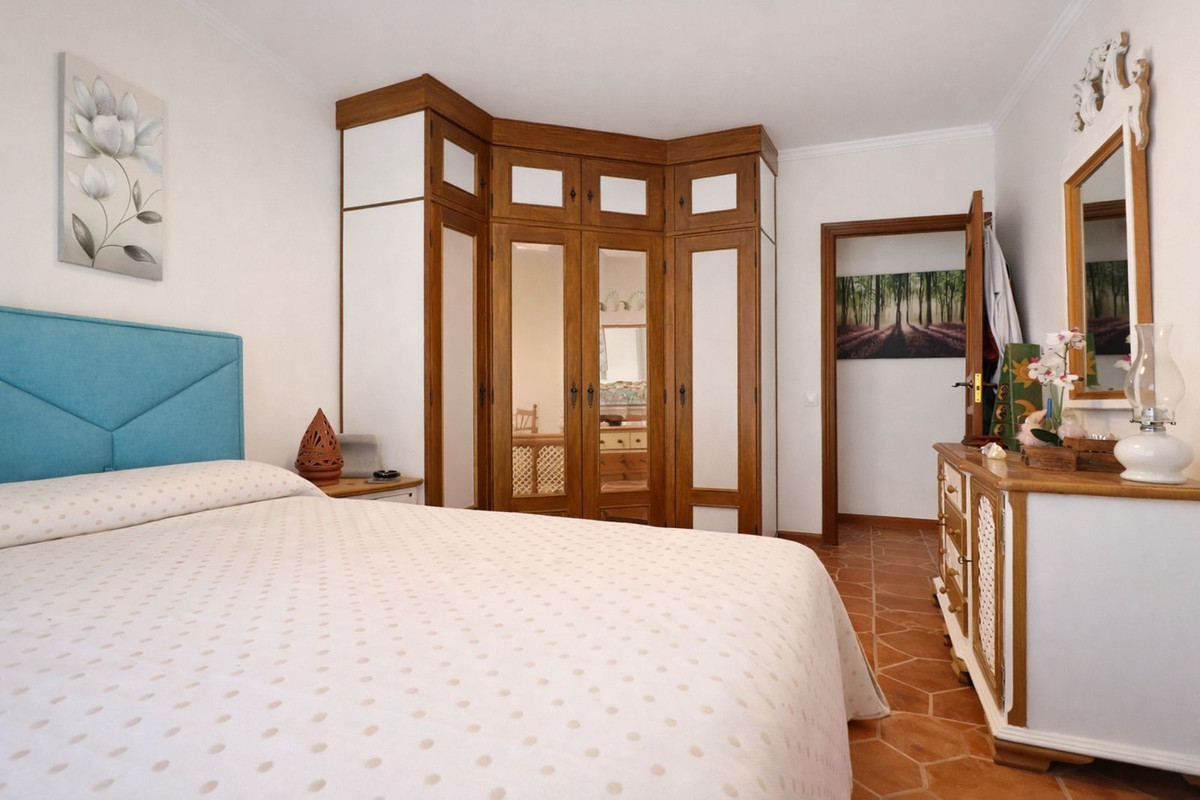 3 Bed Apartment for sale in Estepona Costa Del Sol, Málaga, Spain