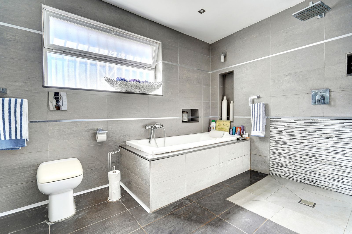Se vende Villa - Chalet de 3 dormitorios en Costa Del Sol, Málaga, España