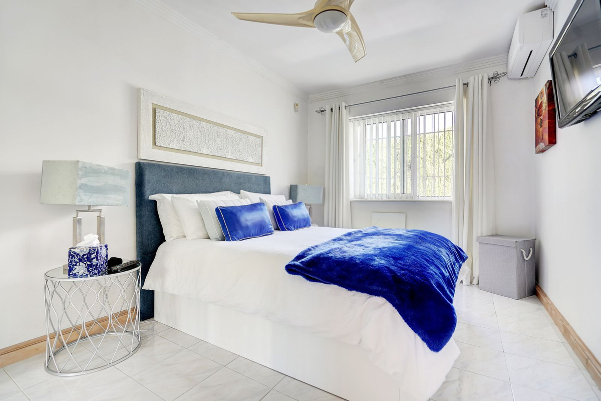 Se vende Villa - Chalet de 3 dormitorios en Costa Del Sol, Málaga, España