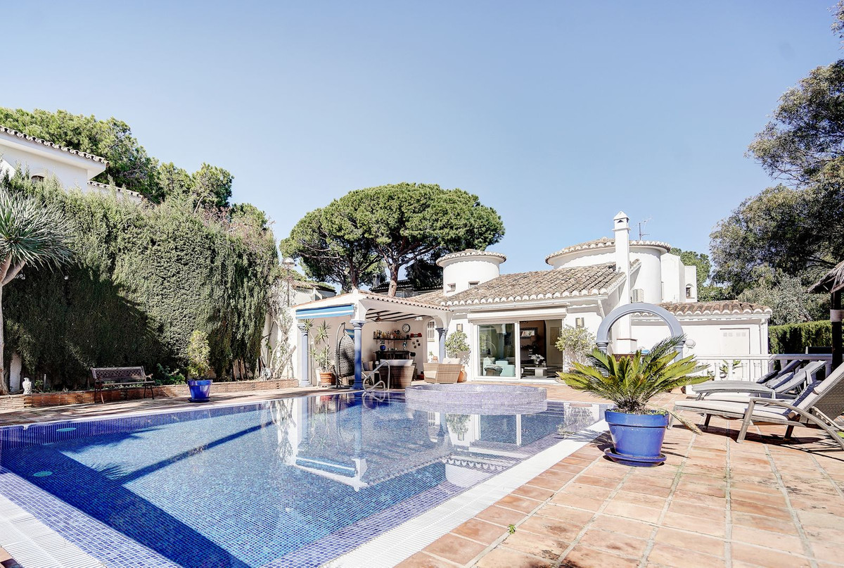Se vende Villa - Chalet de 3 dormitorios en Costa Del Sol, Málaga, España