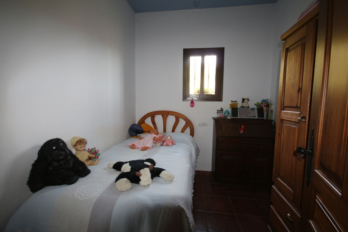 20 Bed Townhouse for sale in Almogía Costa Del Sol, Málaga, Spain