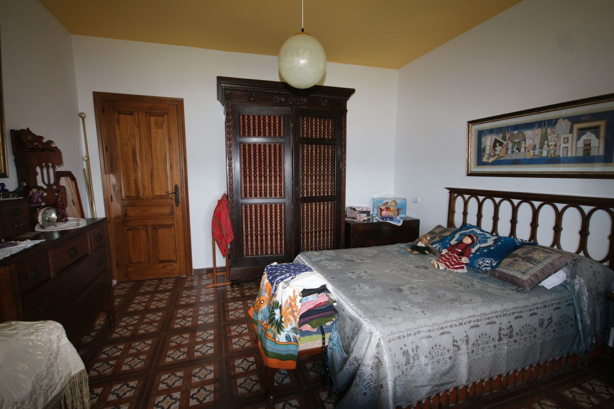 20 Bed Townhouse for sale in Almogía Costa Del Sol, Málaga, Spain