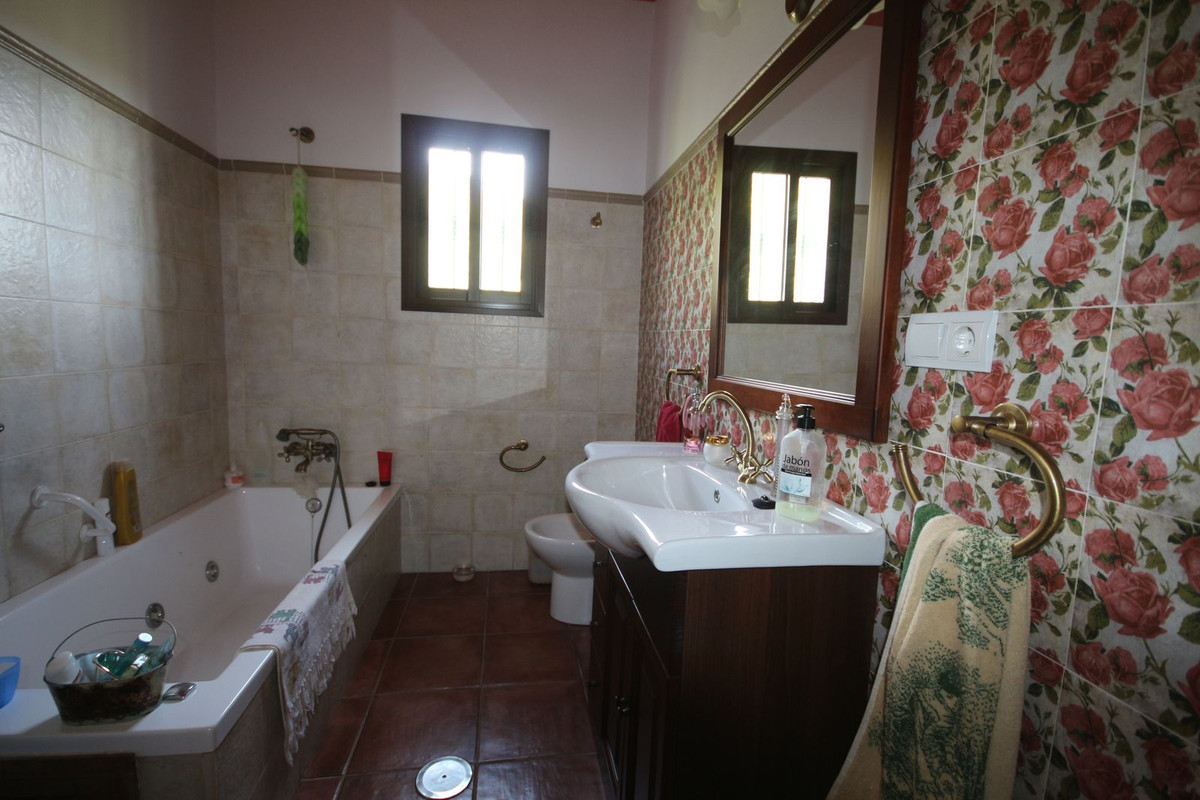 20 Bed Townhouse for sale in Almogía Costa Del Sol, Málaga, Spain
