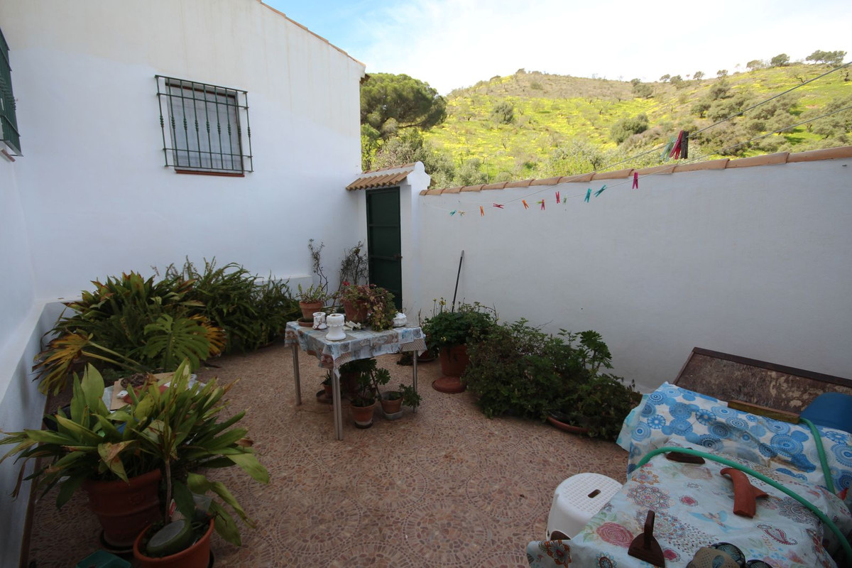20 Bed Townhouse for sale in Almogía Costa Del Sol, Málaga, Spain