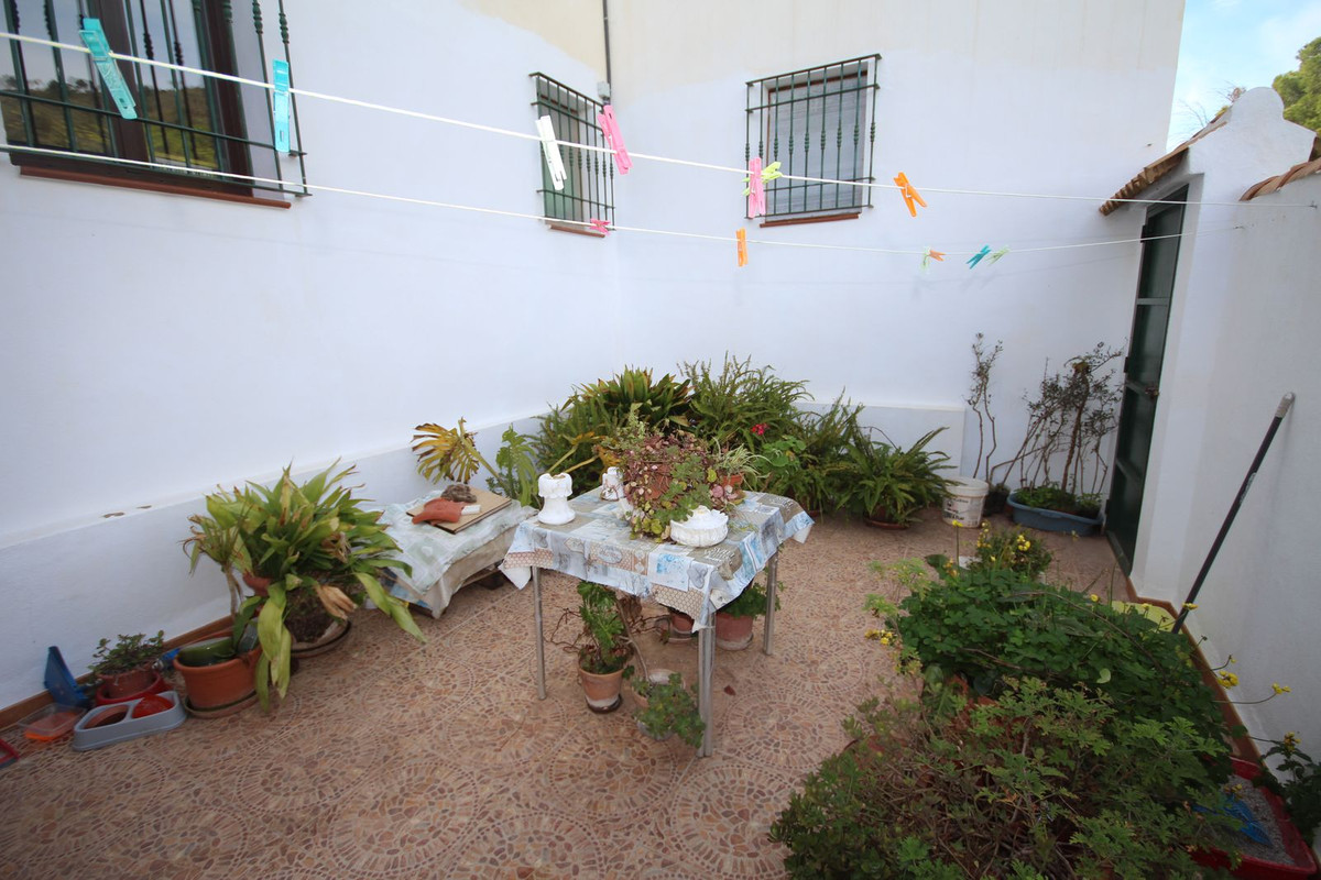 20 Bed Townhouse for sale in Almogía Costa Del Sol, Málaga, Spain