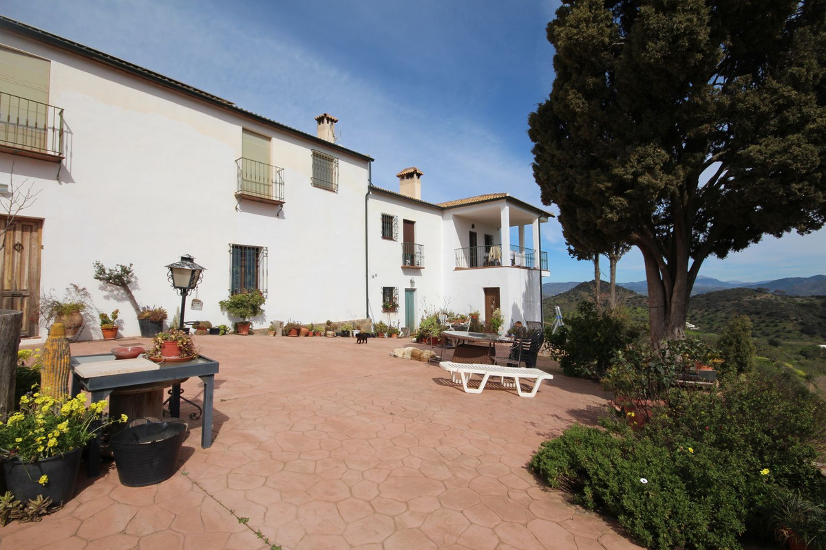 20 Bed Townhouse for sale in Almogía Costa Del Sol, Málaga, Spain
