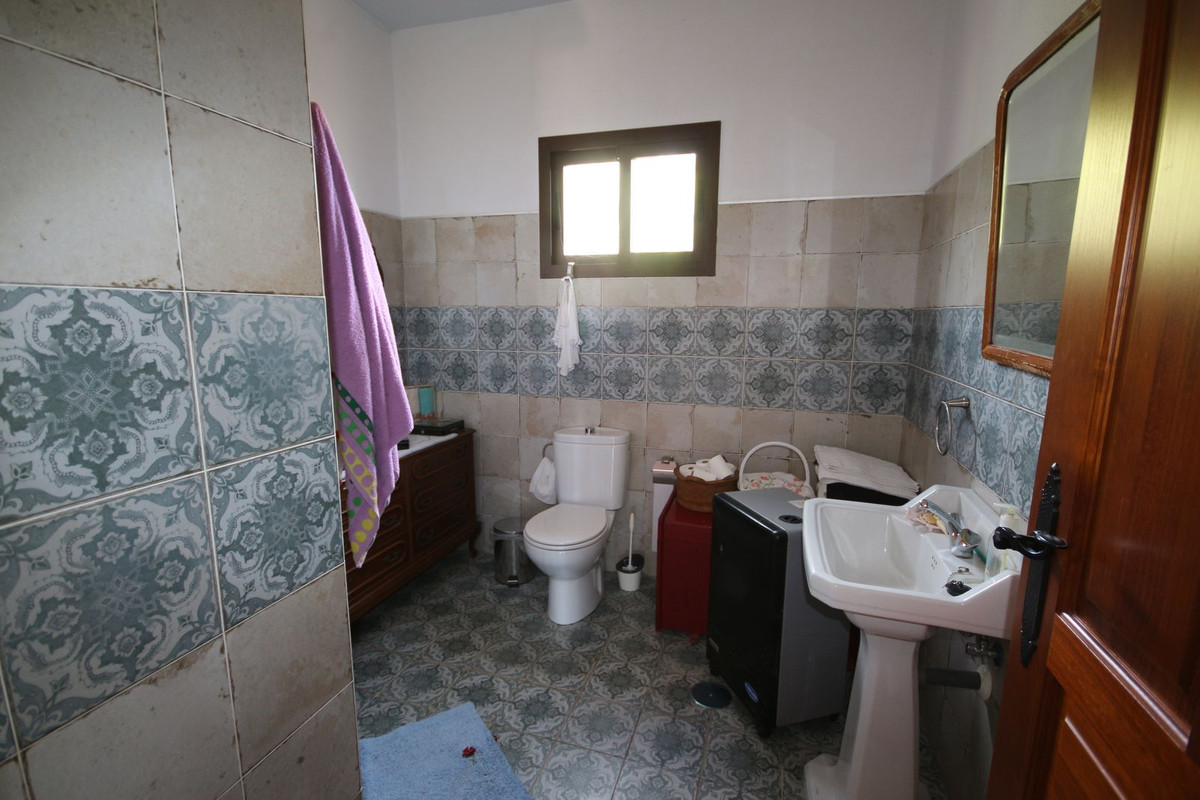 20 Bed Townhouse for sale in Almogía Costa Del Sol, Málaga, Spain