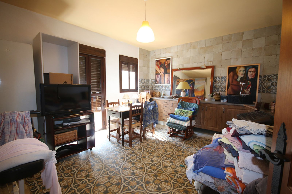 20 Bed Townhouse for sale in Almogía Costa Del Sol, Málaga, Spain
