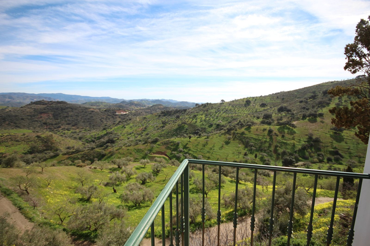 20 Bed Townhouse for sale in Almogía Costa Del Sol, Málaga, Spain