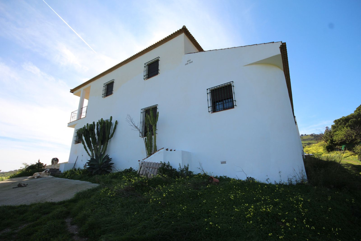 20 Bed Townhouse for sale in Almogía Costa Del Sol, Málaga, Spain