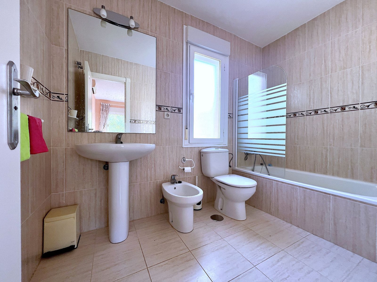 Se vende Pareada de 3 dormitorios en Costa Del Sol, Málaga, España