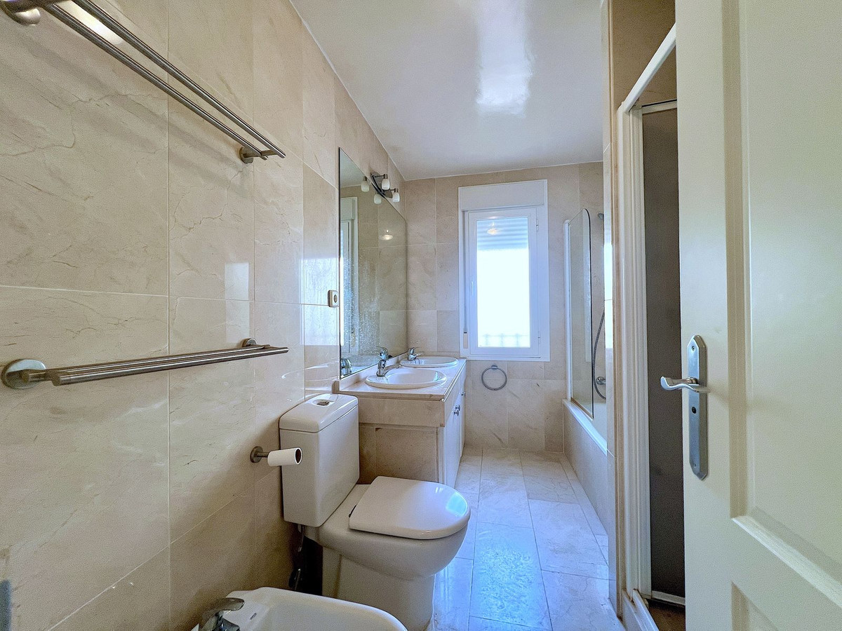 Se vende Pareada de 3 dormitorios en Costa Del Sol, Málaga, España