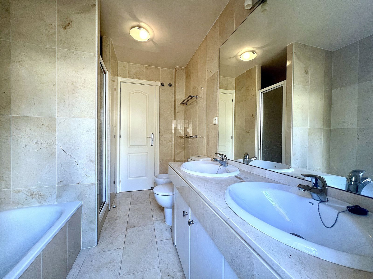 Se vende Pareada de 3 dormitorios en Costa Del Sol, Málaga, España