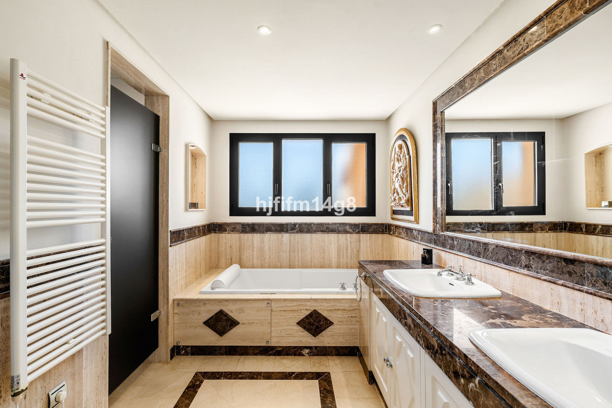 Se vende Apartamento Planta Media de 3 dormitorios en Costa Del Sol, Málaga, España
