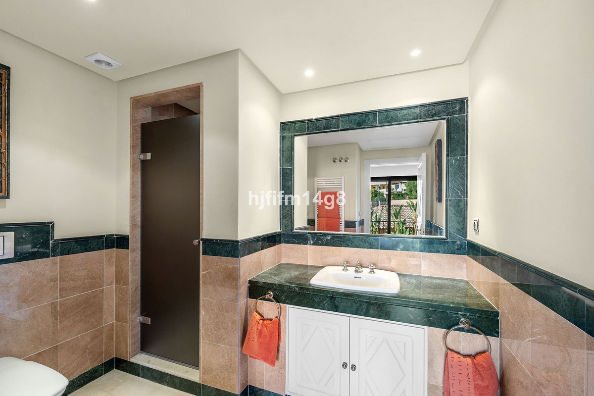 Se vende Apartamento Planta Media de 3 dormitorios en Costa Del Sol, Málaga, España