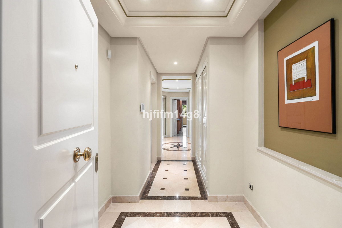 Se vende Apartamento Planta Media de 3 dormitorios en Costa Del Sol, Málaga, España