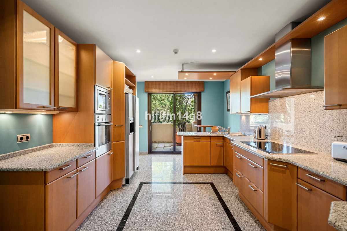 Se vende Apartamento Planta Media de 3 dormitorios en Costa Del Sol, Málaga, España