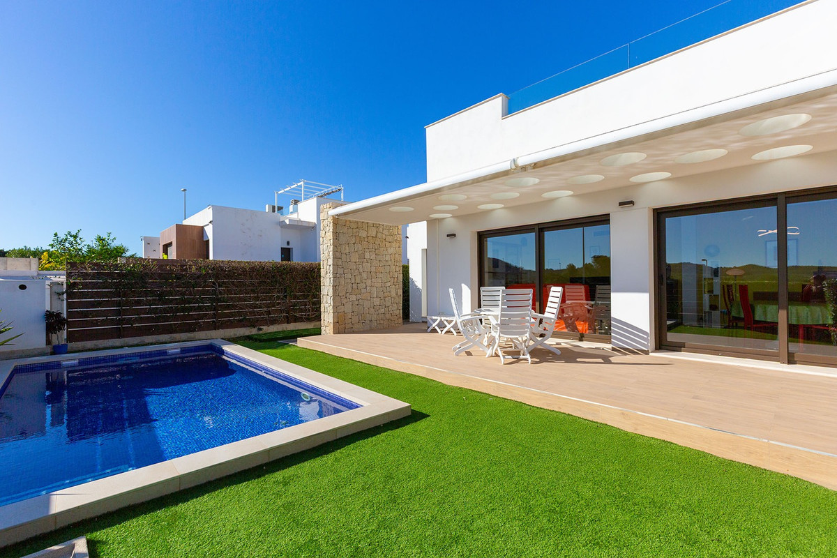 Se vende Villa - Chalet de 3 dormitorios en Costa Blanca, Alicante, España