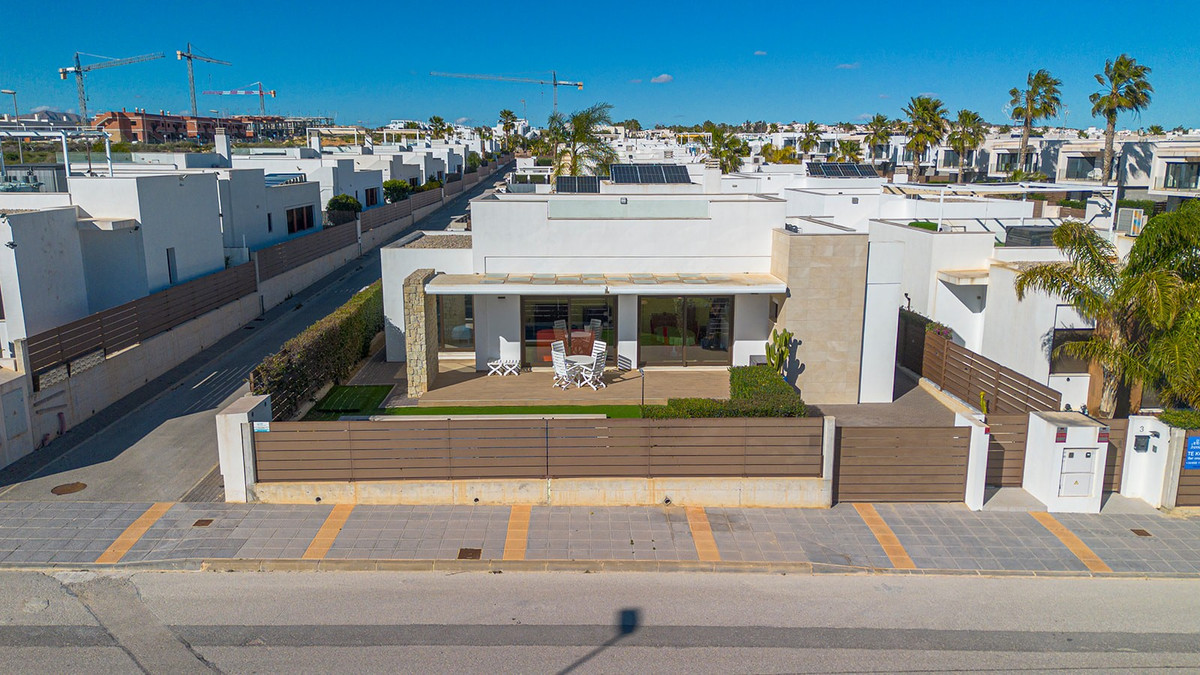 Se vende Villa - Chalet de 3 dormitorios en Costa Blanca, Alicante, España