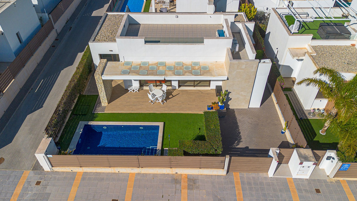 Se vende Villa - Chalet de 3 dormitorios en Costa Blanca, Alicante, España
