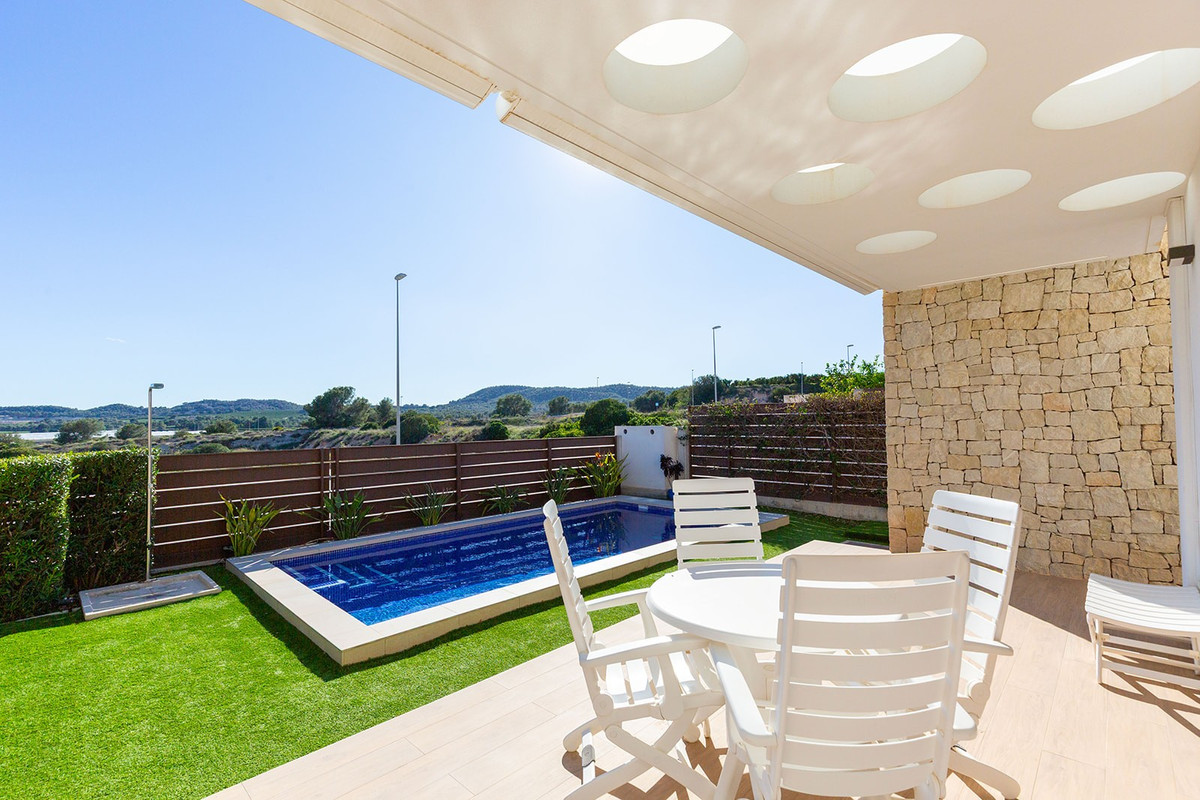 Se vende Villa - Chalet de 3 dormitorios en Costa Blanca, Alicante, España