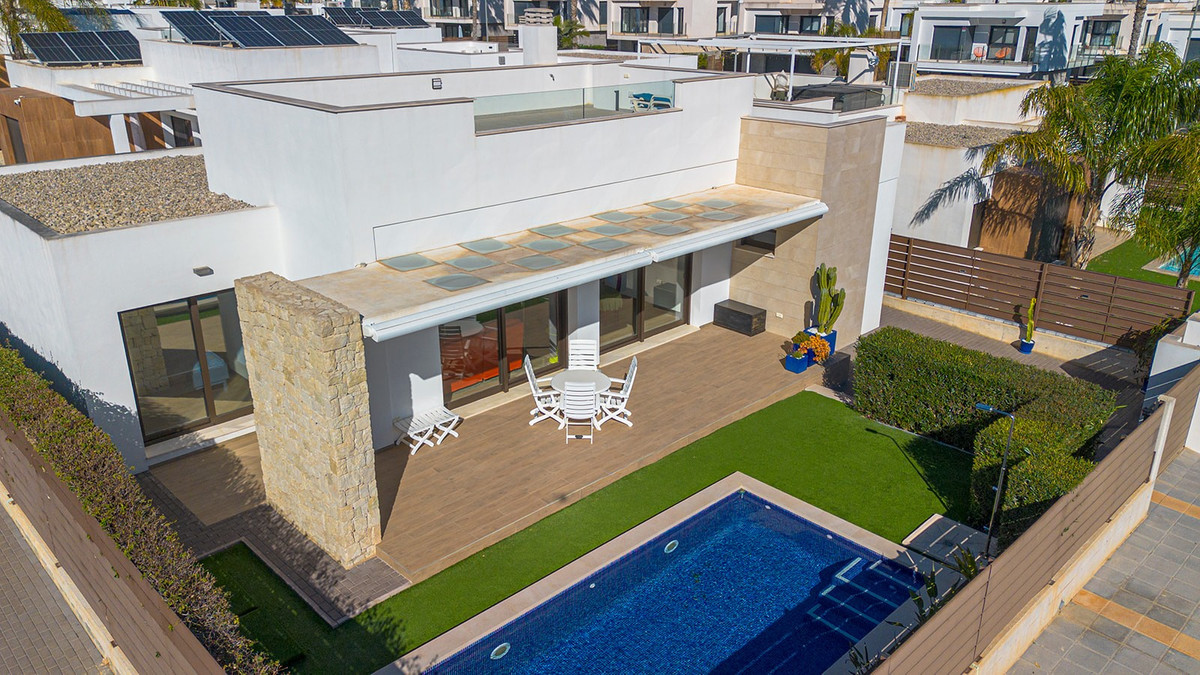 Se vende Villa - Chalet de 3 dormitorios en Costa Blanca, Alicante, España
