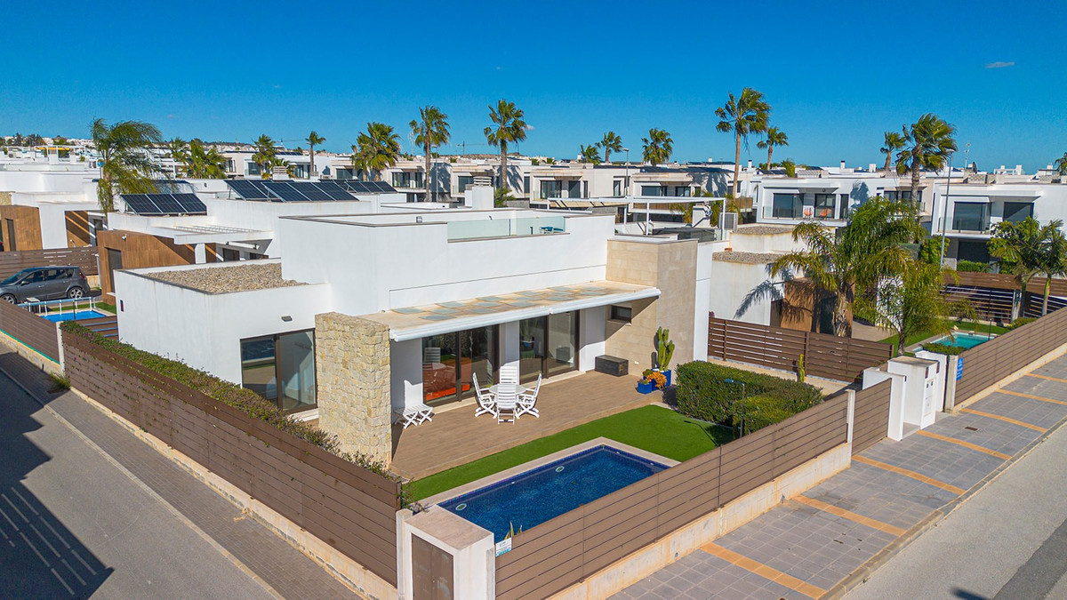 Se vende Villa - Chalet de 3 dormitorios en Costa Blanca, Alicante, España