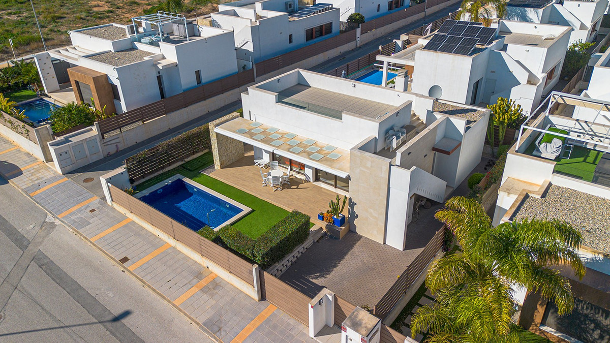 Se vende Villa - Chalet de 3 dormitorios en Costa Blanca, Alicante, España