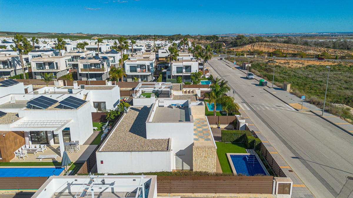 Se vende Villa - Chalet de 3 dormitorios en Costa Blanca, Alicante, España