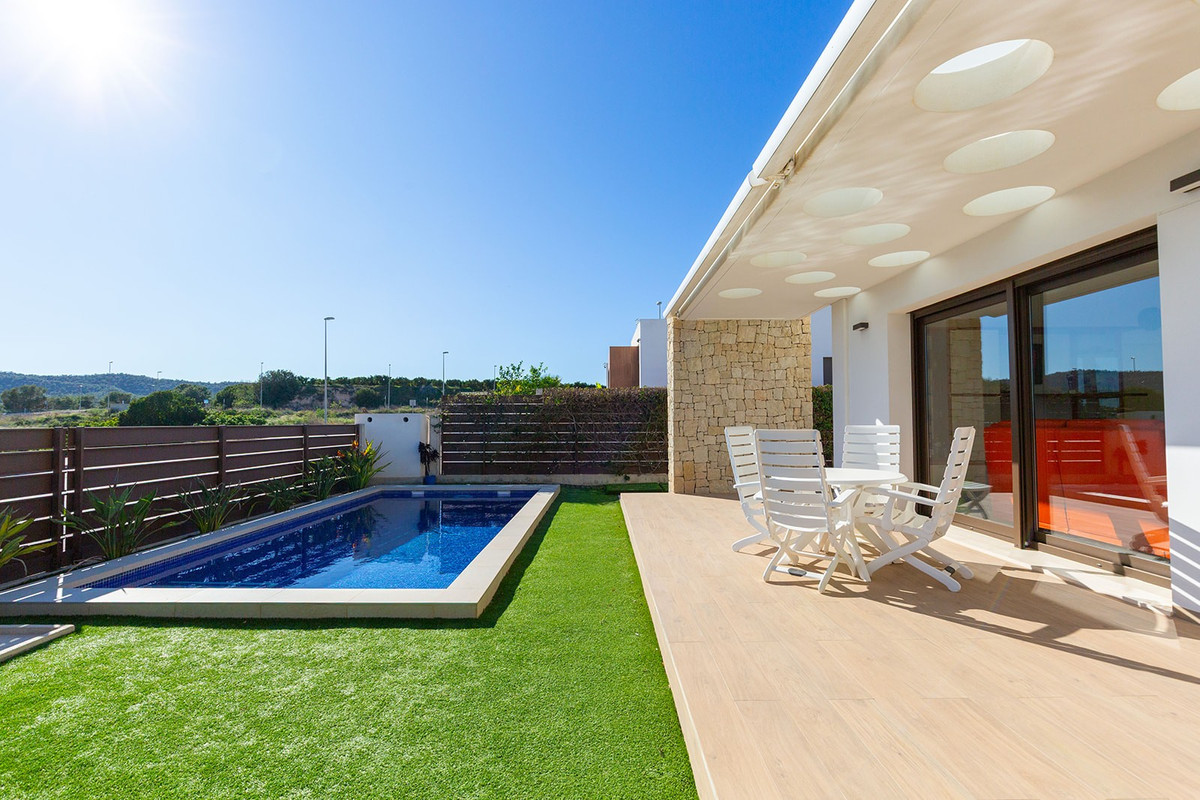 Se vende Villa - Chalet de 3 dormitorios en Costa Blanca, Alicante, España