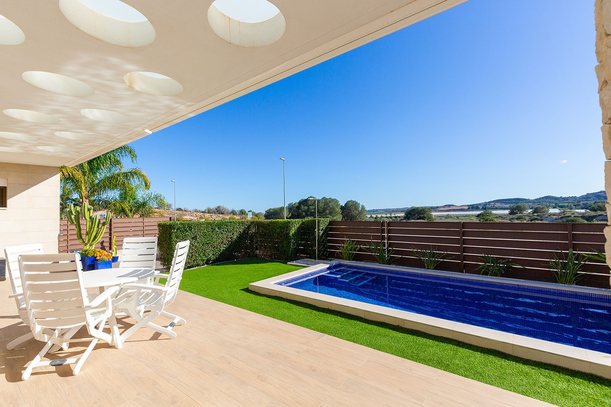 Se vende Villa - Chalet de 3 dormitorios en Costa Blanca, Alicante, España
