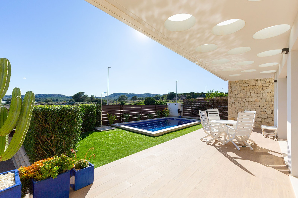 Se vende Villa - Chalet de 3 dormitorios en Costa Blanca, Alicante, España