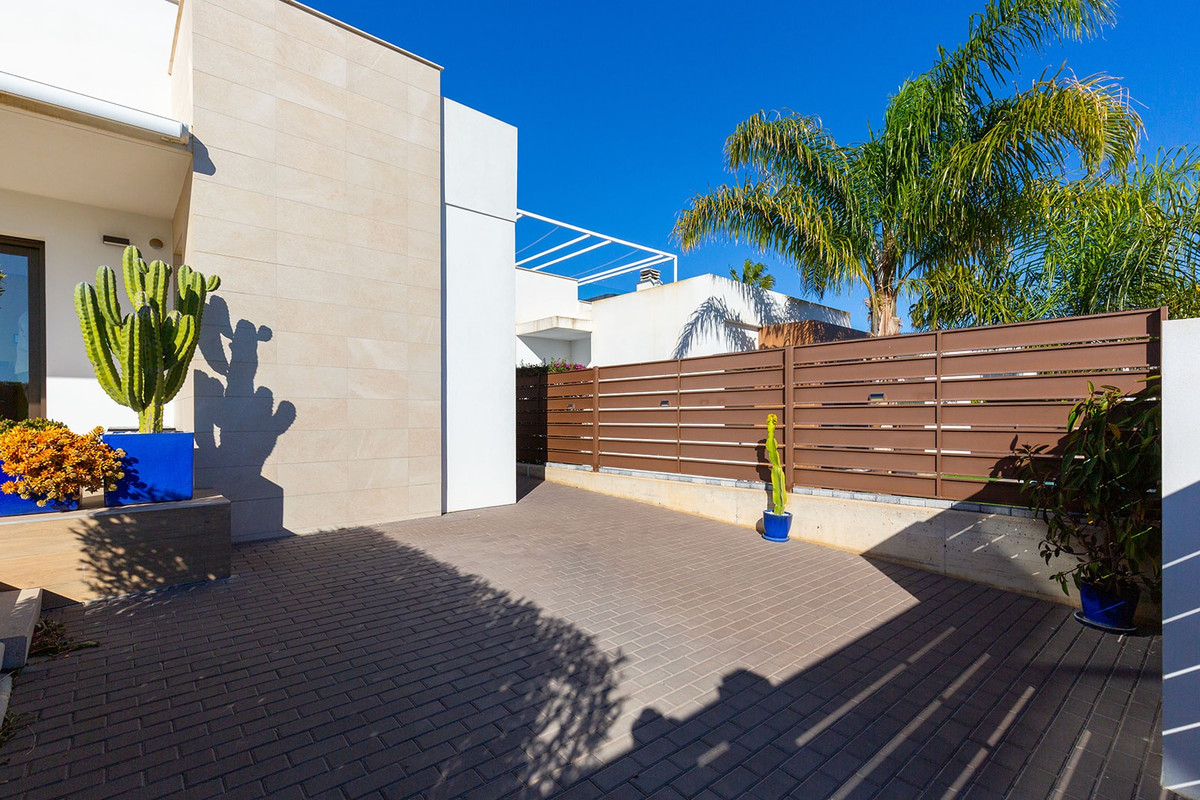 Se vende Villa - Chalet de 3 dormitorios en Costa Blanca, Alicante, España