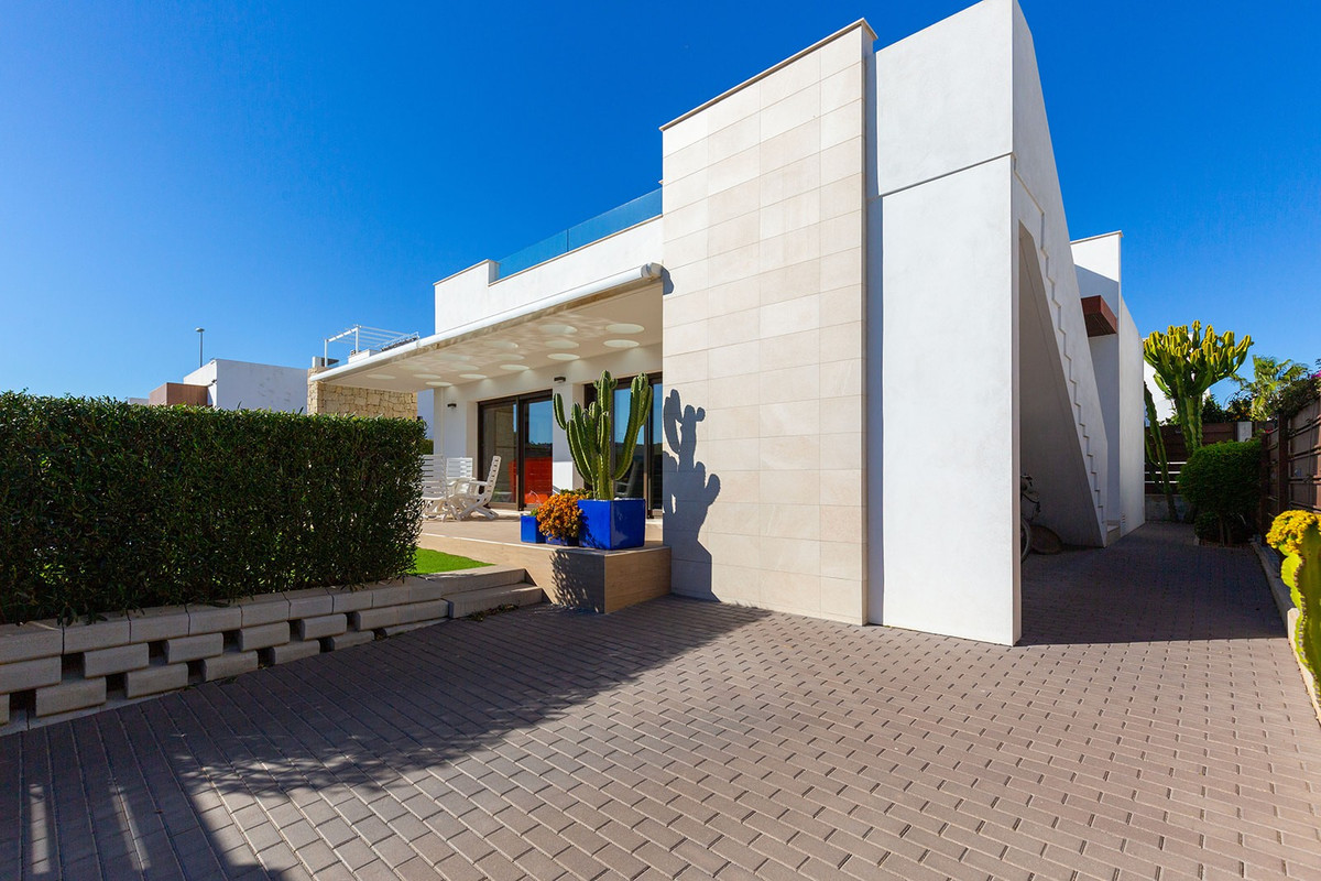 Se vende Villa - Chalet de 3 dormitorios en Costa Blanca, Alicante, España