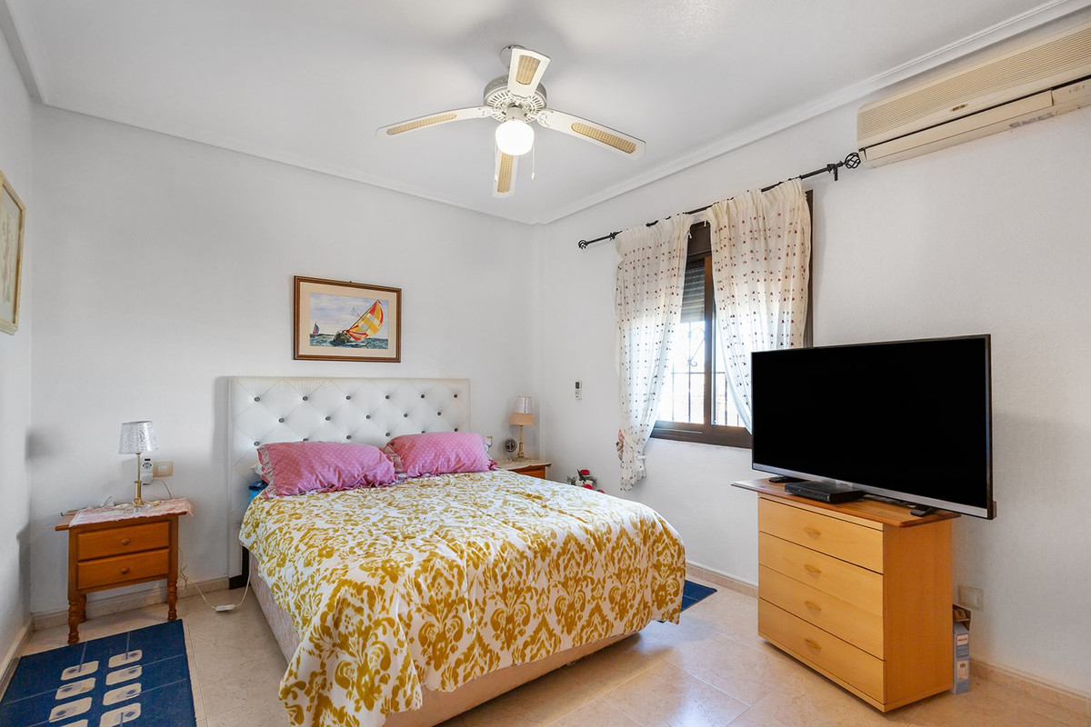 Se vende Villa - Chalet de 3 dormitorios en Costa Blanca, Alicante, España