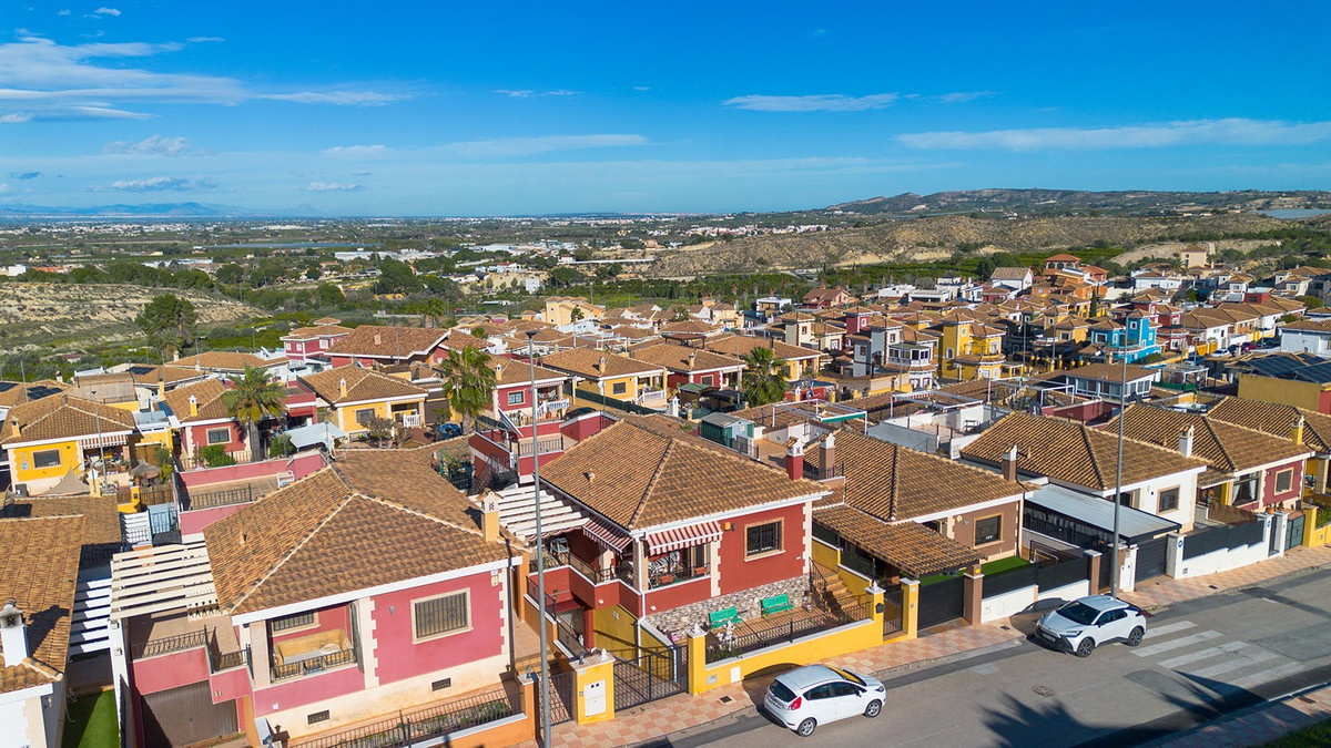 Se vende Villa - Chalet de 3 dormitorios en Costa Blanca, Alicante, España
