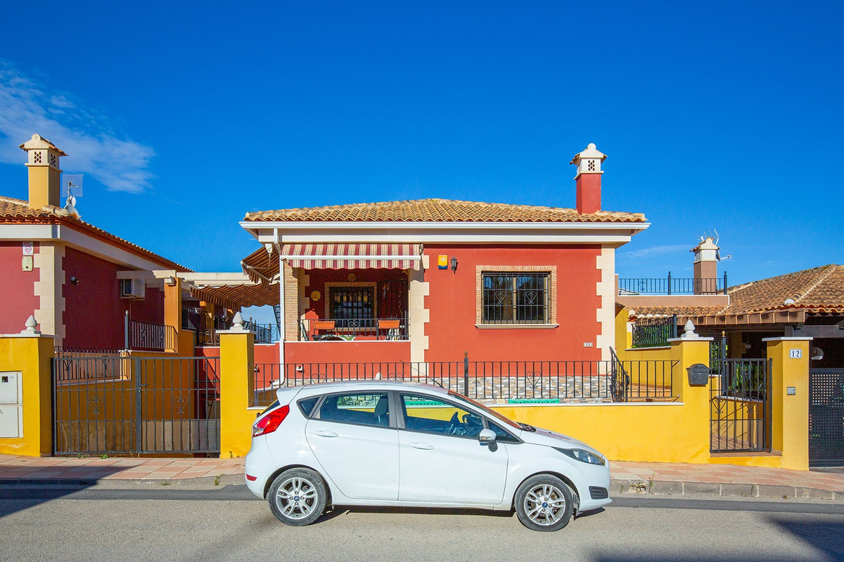 Se vende Villa - Chalet de 3 dormitorios en Costa Blanca, Alicante, España