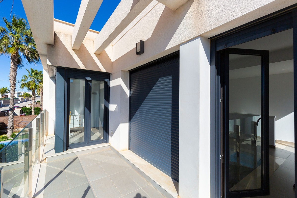 Se vende Villa - Chalet de 3 dormitorios en Costa Blanca, Alicante, España