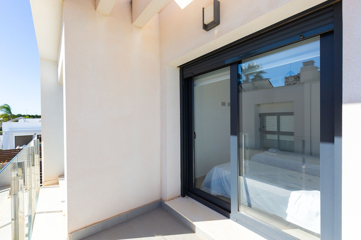 Se vende Villa - Chalet de 3 dormitorios en Costa Blanca, Alicante, España