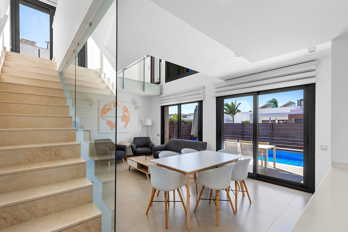 Se vende Villa - Chalet de 3 dormitorios en Costa Blanca, Alicante, España