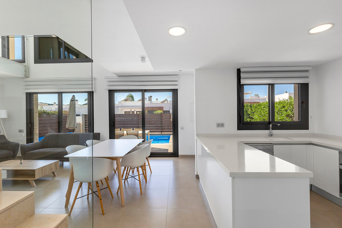 Se vende Villa - Chalet de 3 dormitorios en Costa Blanca, Alicante, España