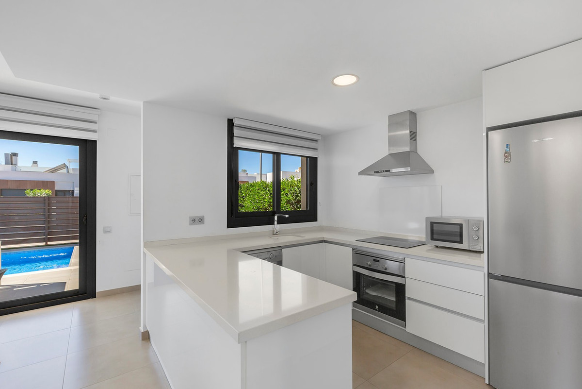 Se vende Villa - Chalet de 3 dormitorios en Costa Blanca, Alicante, España