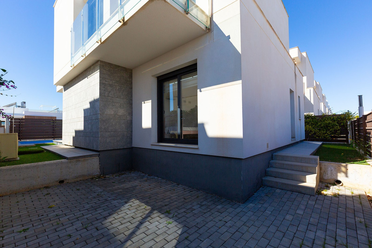 Se vende Villa - Chalet de 3 dormitorios en Costa Blanca, Alicante, España
