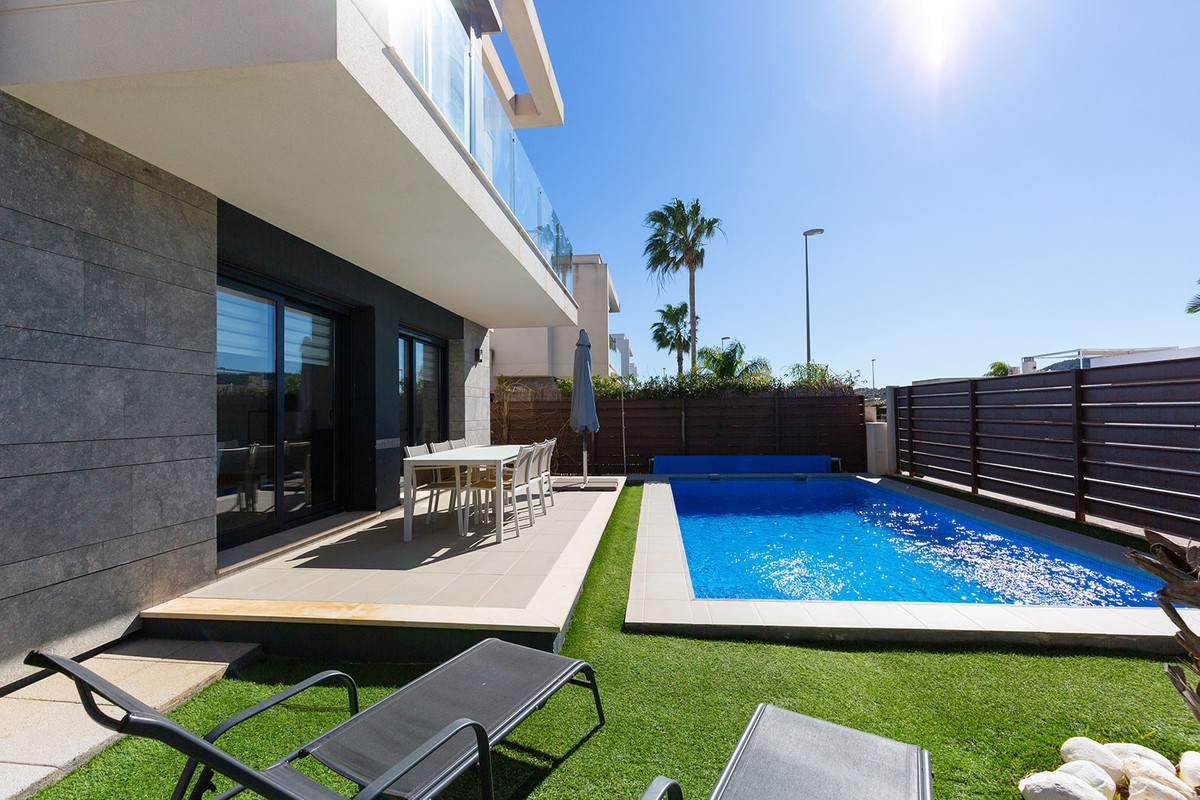 Se vende Villa - Chalet de 3 dormitorios en Costa Blanca, Alicante, España