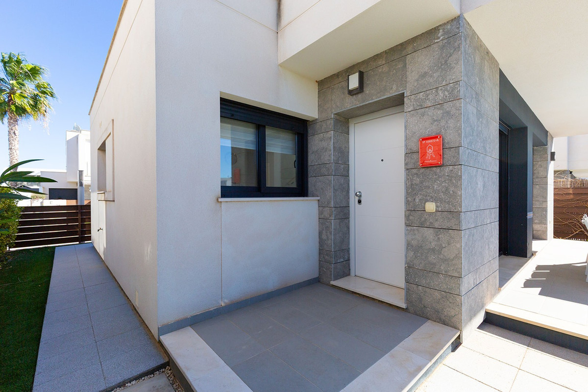 Se vende Villa - Chalet de 3 dormitorios en Costa Blanca, Alicante, España