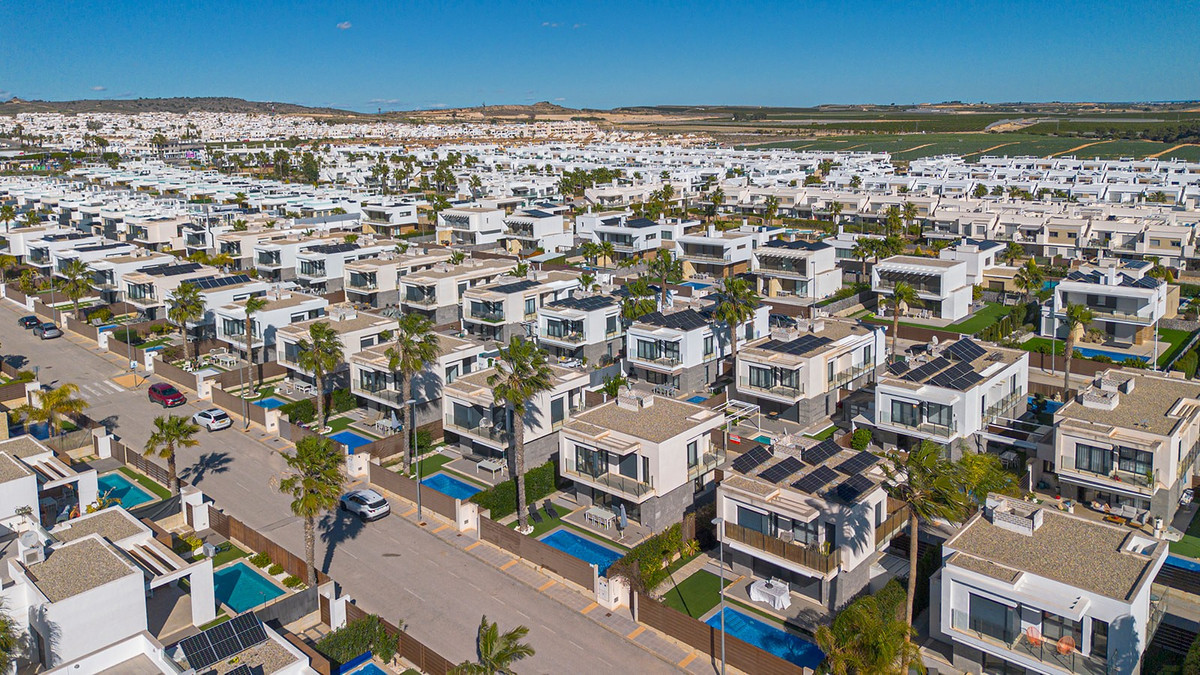 Se vende Villa - Chalet de 3 dormitorios en Costa Blanca, Alicante, España