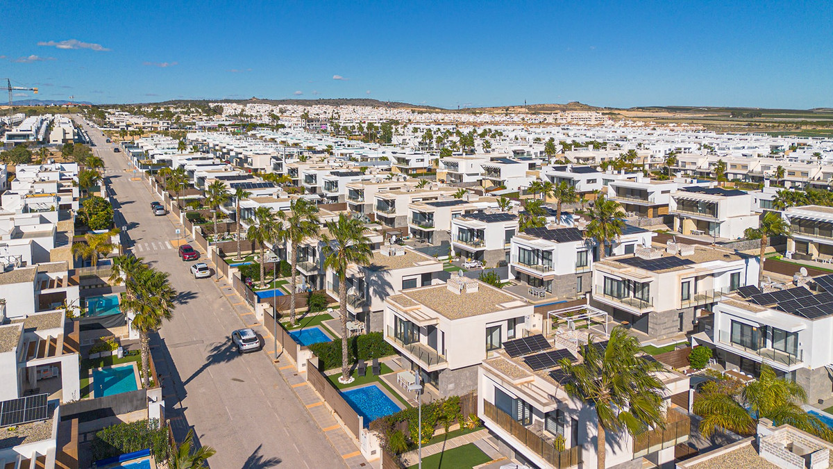 Se vende Villa - Chalet de 3 dormitorios en Costa Blanca, Alicante, España